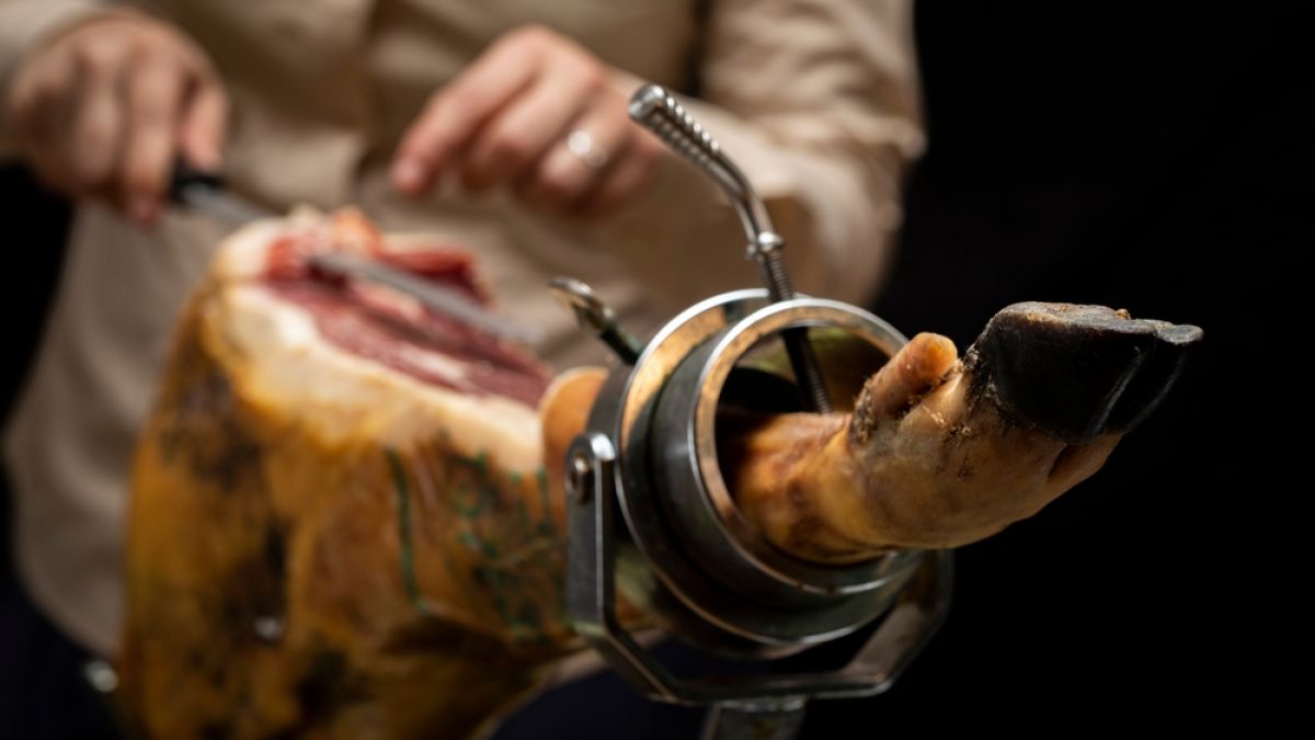 Por dónde se empieza un jamón